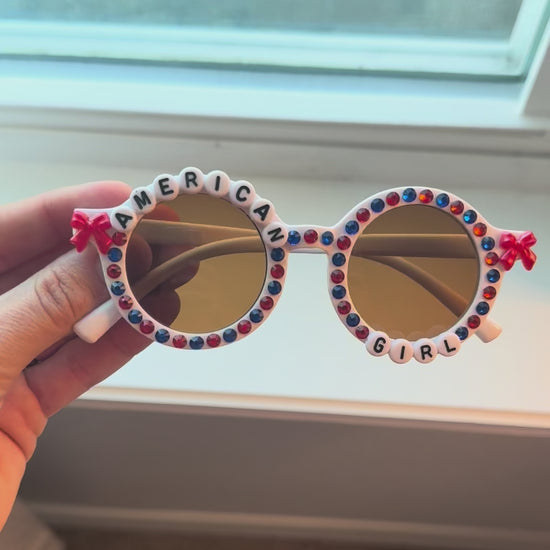 Video of the "AMERICAN GIRL" sunglasses 