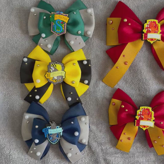 Video showing all Whimsy Wizard bows on grey background